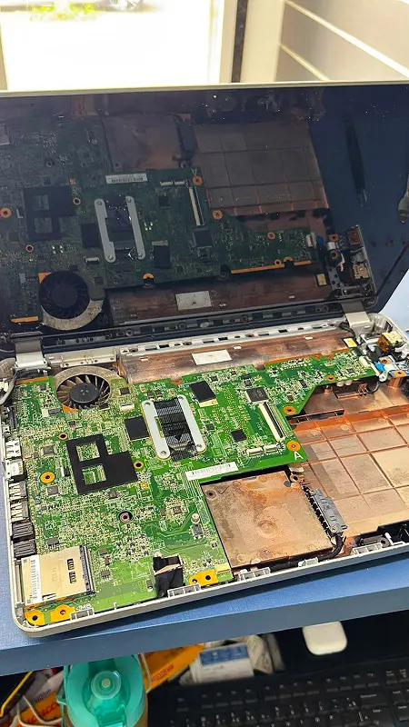 Manutenção na bancada da W Tech