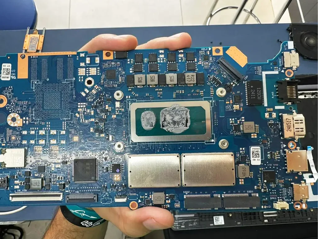 Manutenção na bancada da W Tech